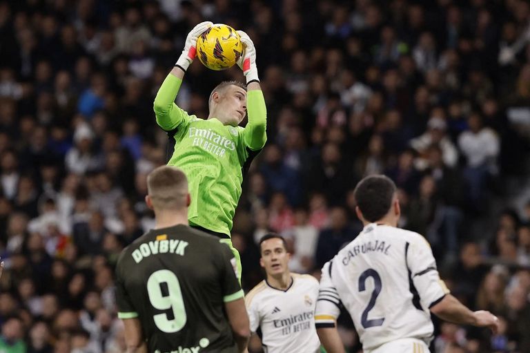 لونين في مباراة ريال مدريد ولايبزيغ بدوري أبطال أوروبا الأوكراني أندري لونين حارس مرمى ريال مدريد