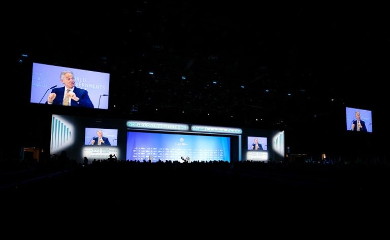 إيدي راما رئيس وزراء ألبانيا وتوني بلير خلال فعاليات القمة العالمية للحكومات