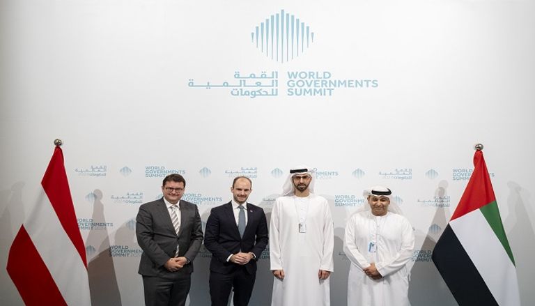 عمر سلطان العلماء وزير دولة الإمارات للذكاء الاصطناعي أثناء توقيع الاتفاقيات
