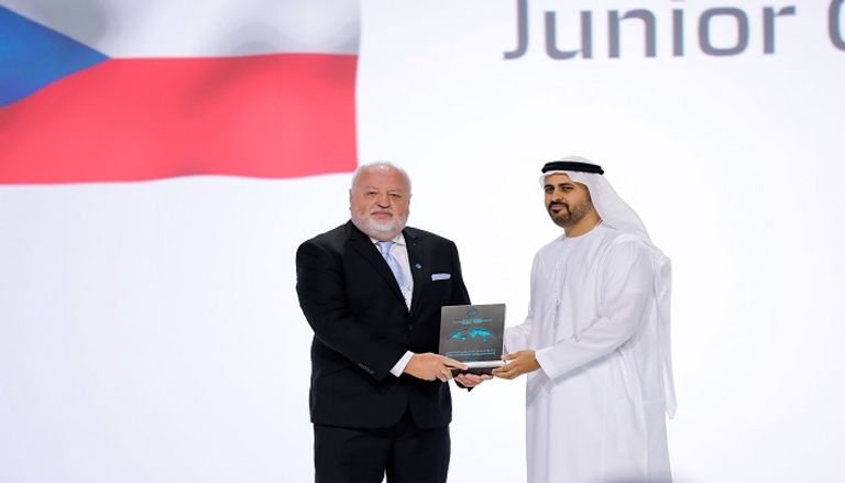 ذياب بن محمد يكرّم الفائزين بجائزة التميز الحكومي العالمي