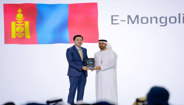 ذياب بن محمد يكرّم الفائزين بجائزة التميز الحكومي العالمي