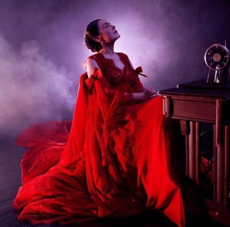 نسرين طافش بالأحمر احتفالا بعيد الحب