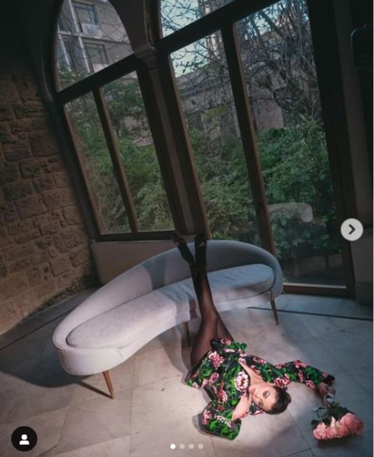 نسرين طافش بالأحمر احتفالا بعيد الحب