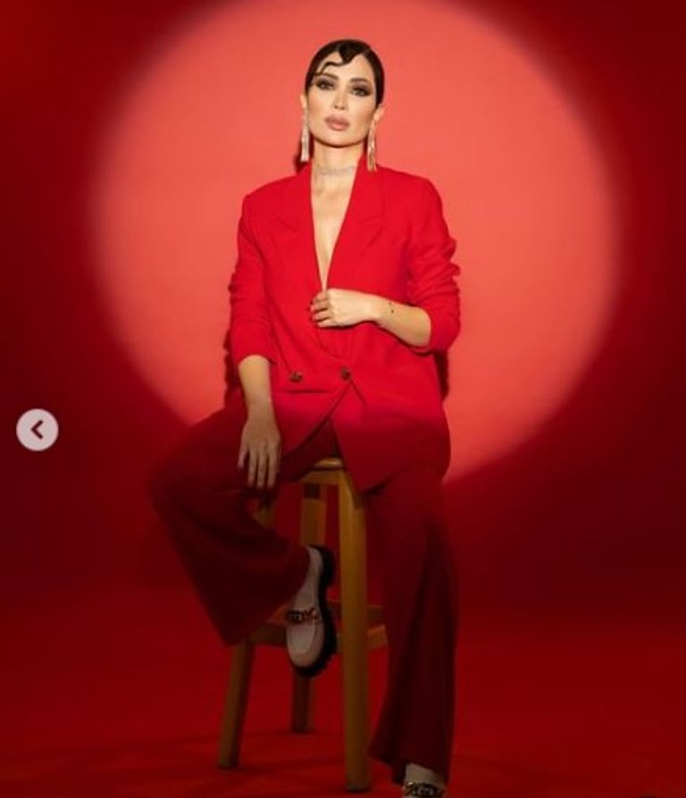 نسرين طافش بالأحمر احتفالا بعيد الحب