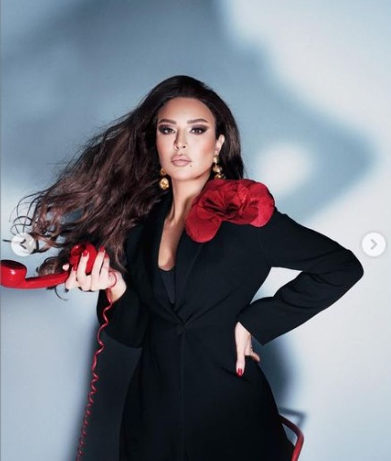 نسرين طافش بالأحمر احتفالا بعيد الحب