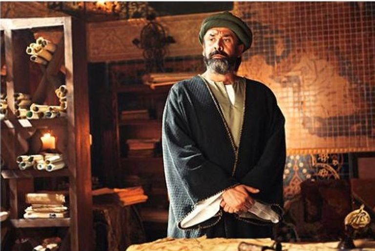 كريم عبدالعزيز في لقطة من مسلسل 