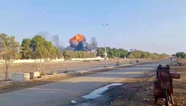 غارة أمريكية استهدفت مواقع عسكرية للحوثي في الحديدة (أرشيفية)