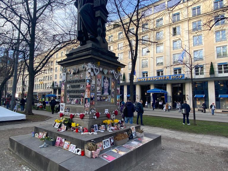 نصب مايكل جاكسون أمام مقر انعقاد مؤتمر ميونخ