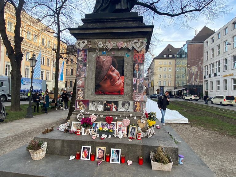 نصب مايكل جاكسون أمام مقر انعقاد مؤتمر ميونخ