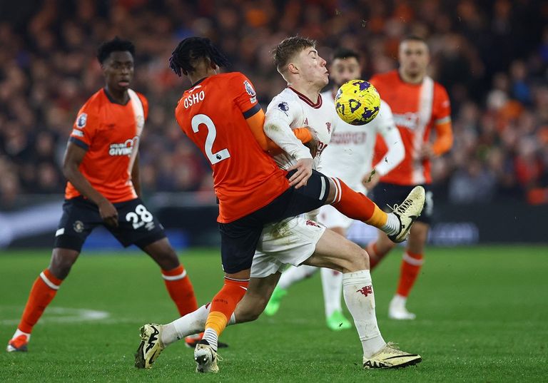 هويلوند في مباراة مانشستر يونايتد ولوتون تاون هويلوند في مباراة مانشستر يونايتد ولوتون تاون