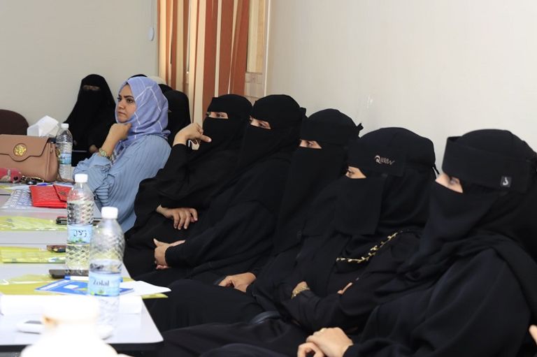 المشروع بدأ ببناء قدرات أكثر من 100 امرأة معنفة