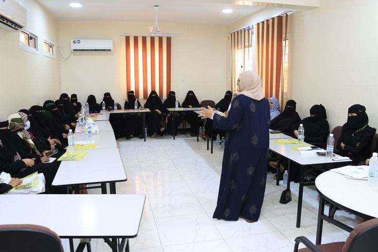 المشروع بدأ ببناء قدرات أكثر من 100 امرأة معنفة