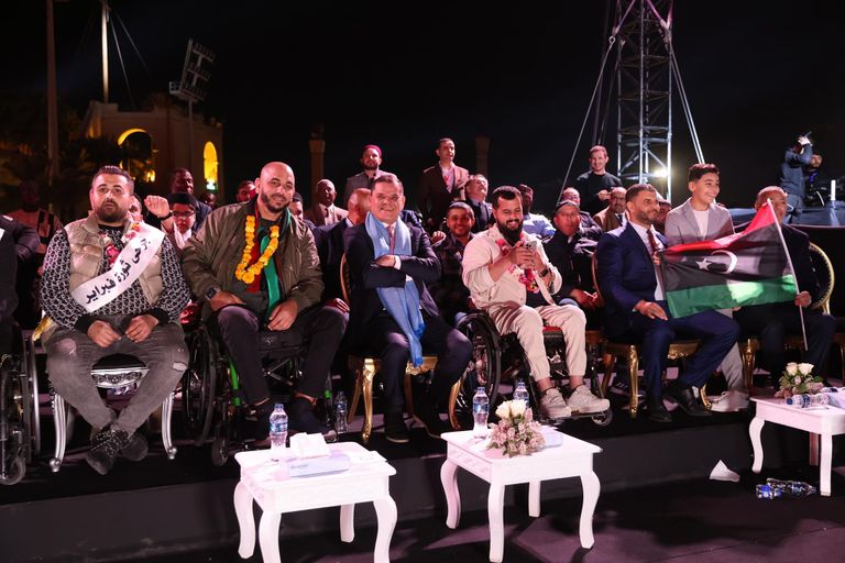 من اليمين رئيس حكومة الوحدة الدبيبة وإلى يساره رئيس حكومة الشرق حماد