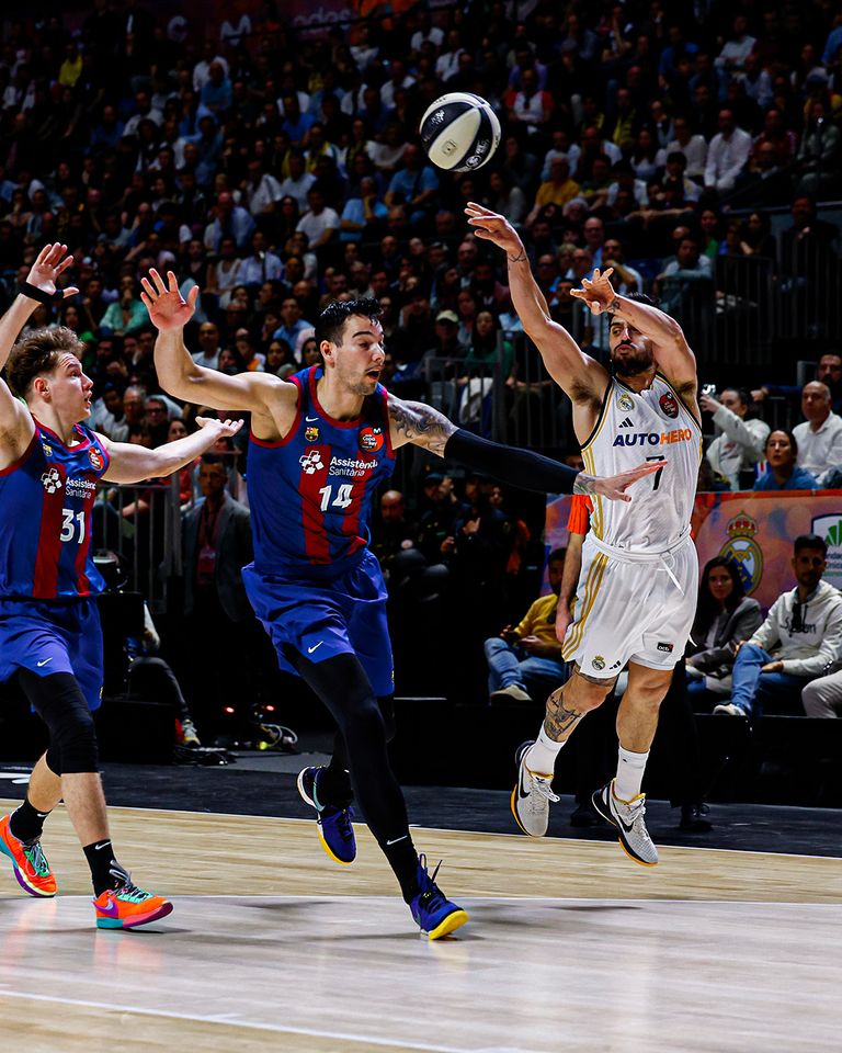 كلاسيكو كرة السلة ريال مدريد يتوج بكأس ملك إسبانيا لكرة السلة