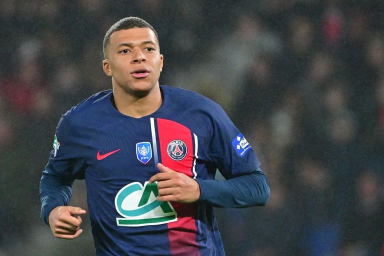 كيليان مبابي نجم باريس سان جيرمان كيليان مبابي وألفونسو ديفيز