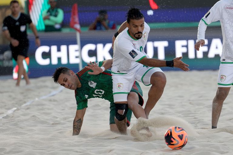 مباراة منتخب عمان والمكسيك في كأس العالم للكرة الشاطئية منتخب عمان