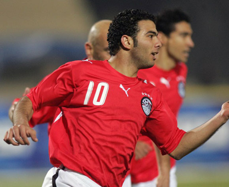 عماد متعب مهاجم الأهلي السابق