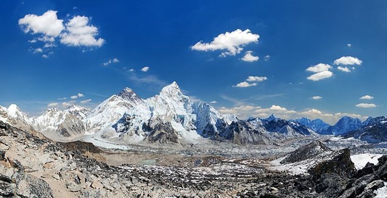 عدد زوار جبل إيفرست كل عام غير مستدام مما يزيد أعداد الوفيات والتلوث