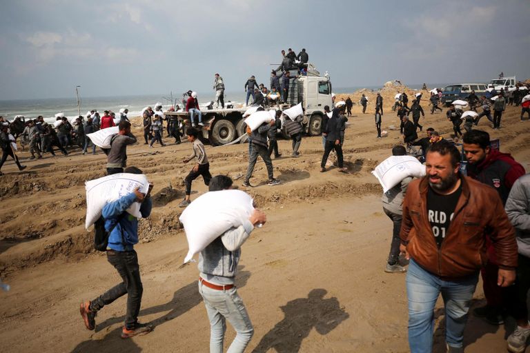 الشاحنة التي تعرضت للقصف