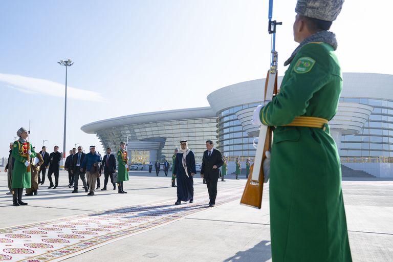 الشيخ منصور بن زايد آل نهيان يلتقي رئيس تركمانستان