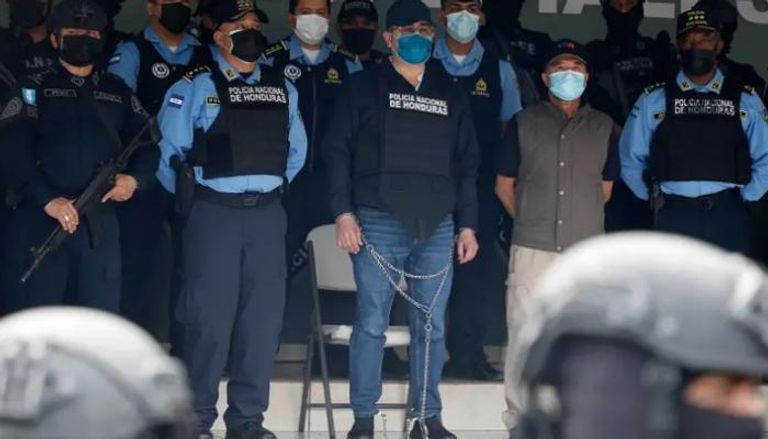 رئيس هندوراس بعد اعتقاله - أرشيفية