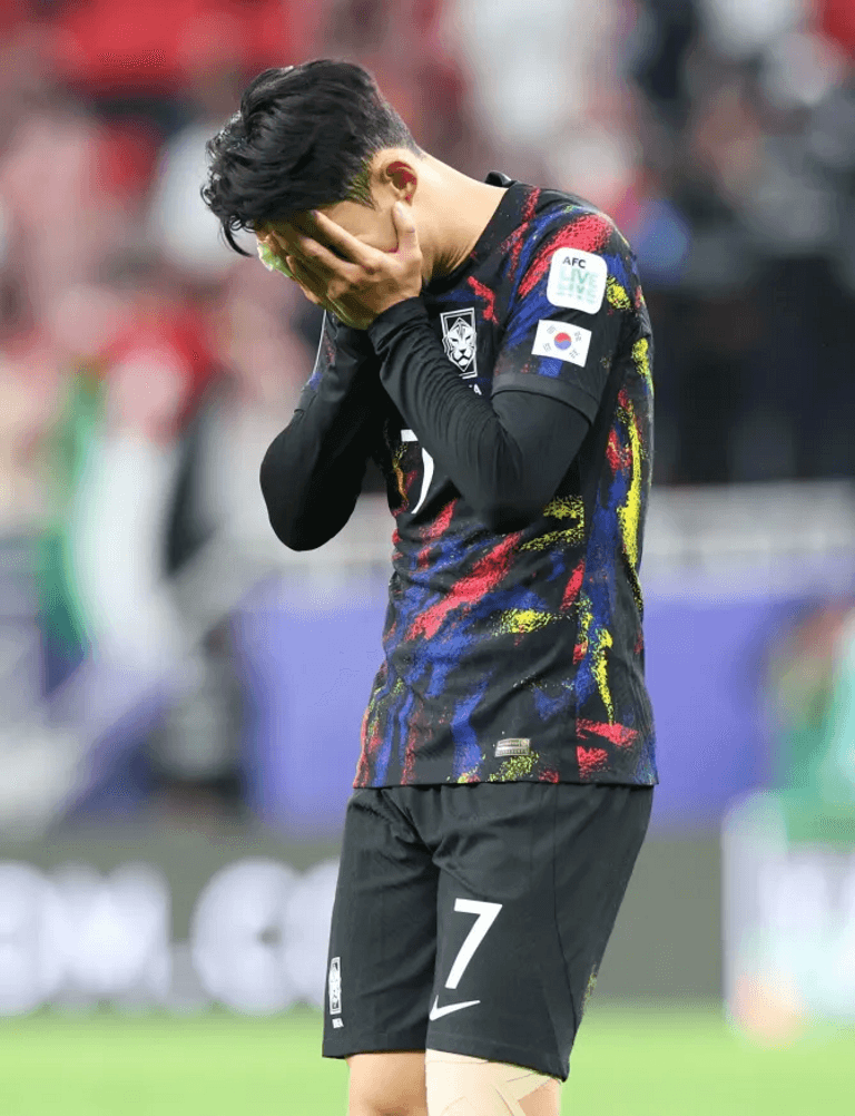 هيونغ مين إصابة في يد فرينكي دي يونغ