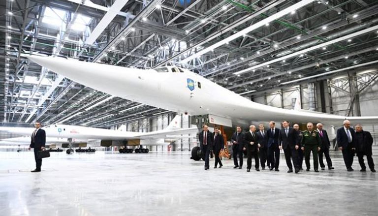 الرئيس الروسي فلاديمير بوتين يزور مصنع كازان للطيران 