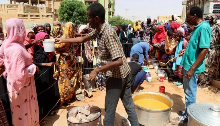 معاناة السودانيين في الحصول على الطعام