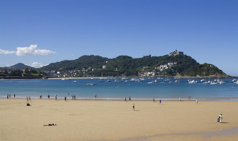 شاطئ  Praia da Falésia في البرتغال