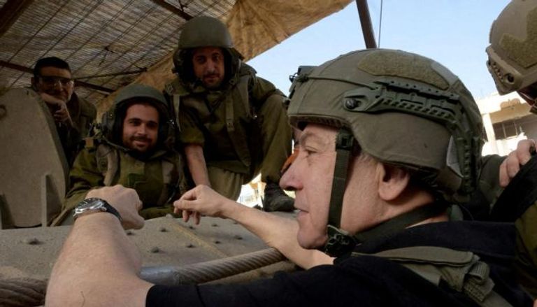 نتنياهو مع جنوده على حدود غزة