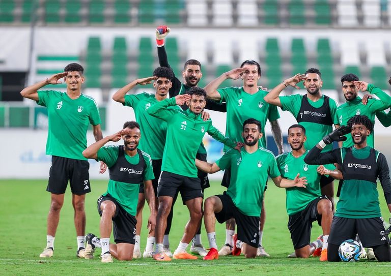 فريق الأهلي السعودي الأهلي والطائي