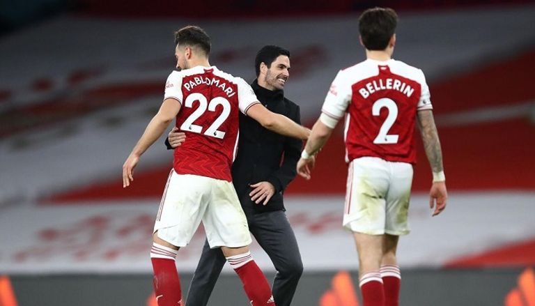 أرتيتا ونجوم أرسنال ميكيل أرتيتا وتشافي هيرنانديز