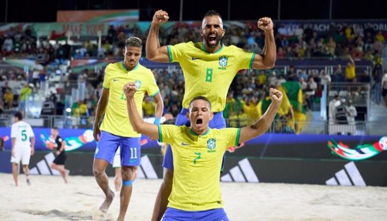منتخب البرازيل بطل كأس العالم للكرة الشاطئية