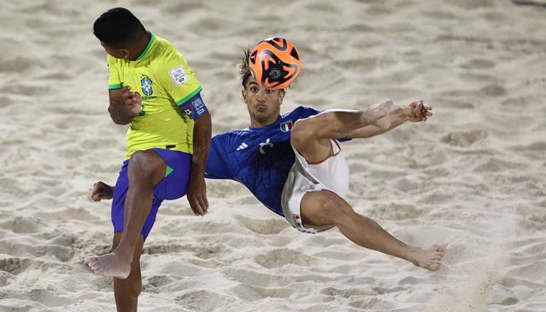 مباراة البرازيل وإيطاليا في نهائي كأس العالم للكرة الشاطئية منتخب البرازيل بطل كأس العالم للكرة الشاطئية