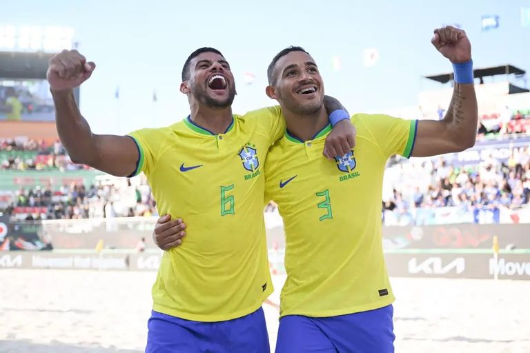 منتخب البرازيل.. ملك كأس العالم للكرة الشاطئية منتخب البرازيل بطل كأس العالم للكرة الشاطئية