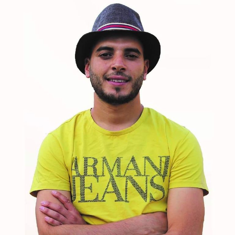 الشيخ محمد بن راشد آل مكتوم يسلم الجائزة إلى أمين