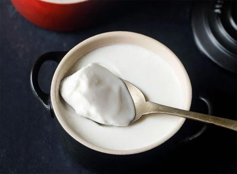 فوائد تناول الزبادي في السحور