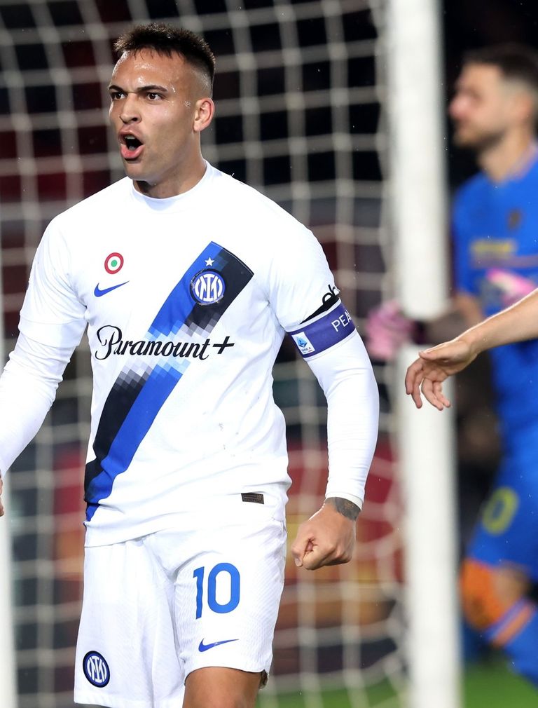 لاوتارو مارتينيز نجم إنتر ميلان متصدر الدوري الإيطالي