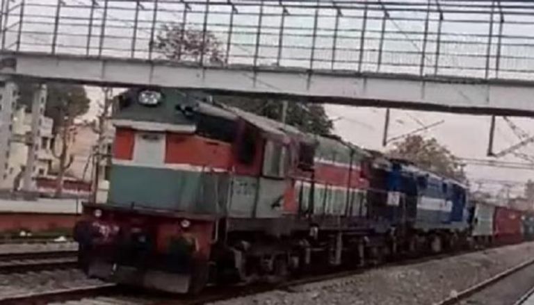 لقطة من فيديو للقطار في أثناء سيره دون سائق