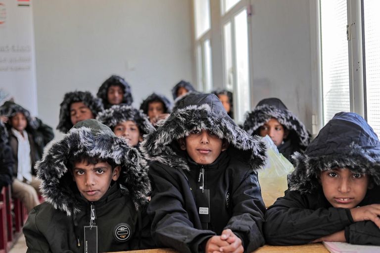 الهلال الأحمر الإماراتي يختتم حملة كسوة الشتاء لمتضرري البرد بمرتفعات حضرموت