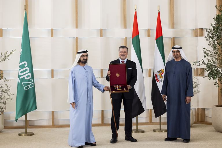 محمد بن زايد يكرم صُنّاع إنجازات COP28 جانب من تكريم صُنّاع إنجازات COP28