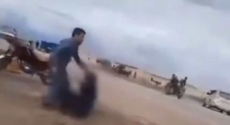 لحظة الاعتداء على لينا الأحمد