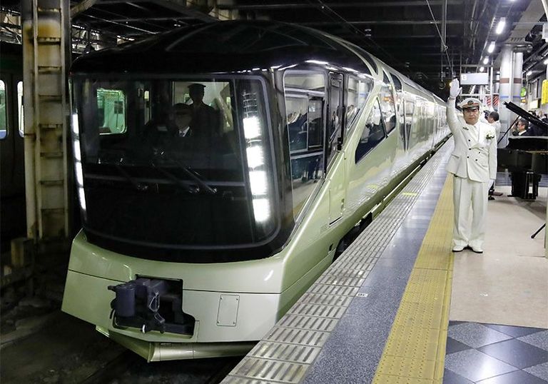 قطار شيكي شيما الياباني