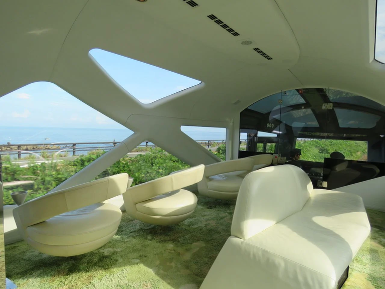 تصميم مطعم قطار شيكي شيما  قطار شيكي شيما الياباني