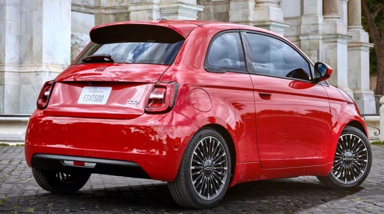 طراز Fiat 500e قائمة أرخص السيارات الكهربائية لعام 2024