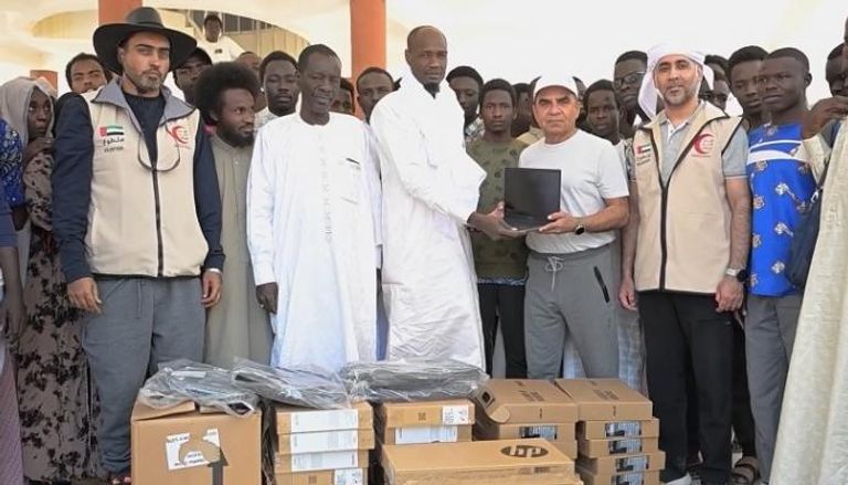 توزيع المساعدات الإماراتية على اللاجئين السودانيين في تشاد