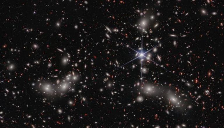 المجرات المعروفة باسم (Abell 2744)