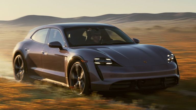 طراز Porsche Taycan Turbo S Cross Turismo طراز Audi RS e-tron GT