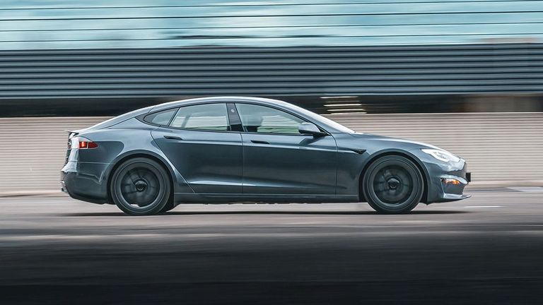 طراز Tesla Model S Plaid طراز Audi RS e-tron GT