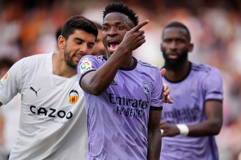 فيني جونيور فالنسيا وريال مدريد